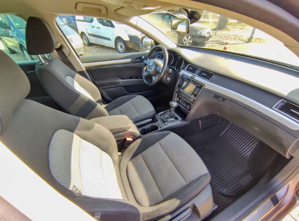 ŠKODA SUPERB 2.0TDi 103KW AMBIENTE ,COMBI, DSG, ALU, ZÁVĚS - Image 12