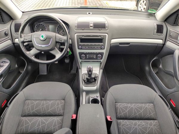 ŠKODA OCTAVIA II 2.0 TDi AMBIENTE,SERVISNÍ KNIHA,TAŽNÝ, - Image 8