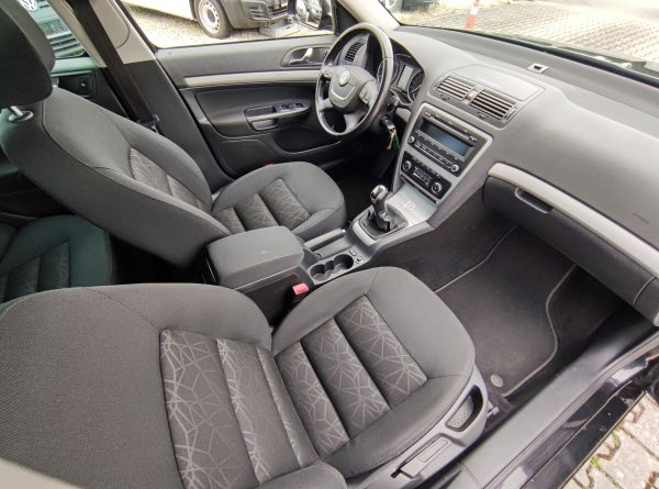 ŠKODA OCTAVIA II 2.0 TDi AMBIENTE,SERVISNÍ KNIHA,TAŽNÝ, - Image 11